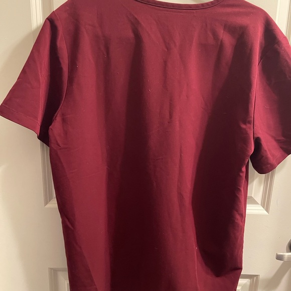 Figs Men’s Medium Leon Scrub Top in Burgundy - Picture 3 of 7